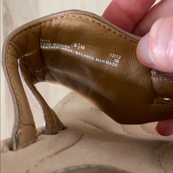 Clark’s Artisan jewel stone  sandals - Picture 8 of 8